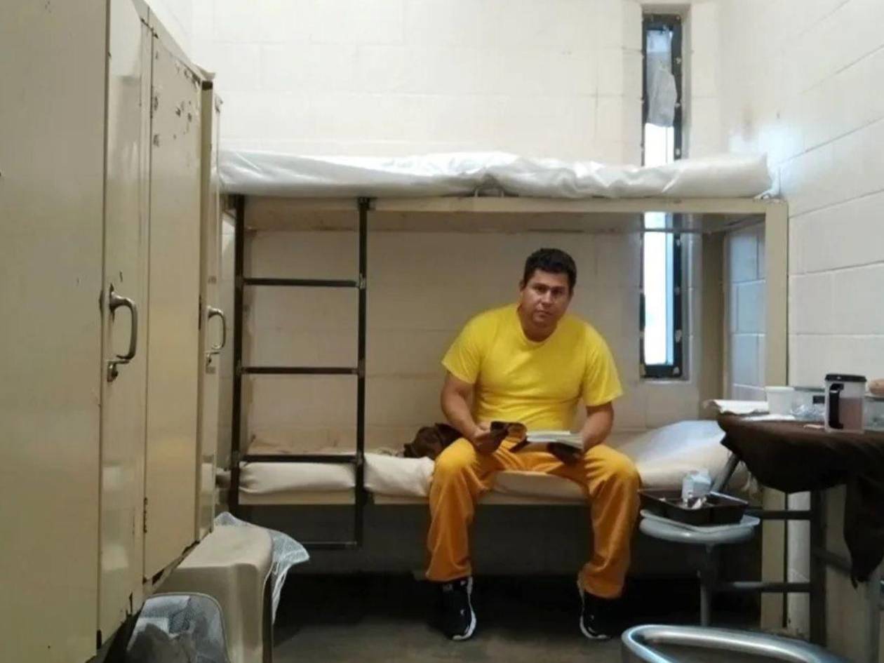 Periodista salvadoreño detenido en EEUU denuncia que ICE no le quiere soltar