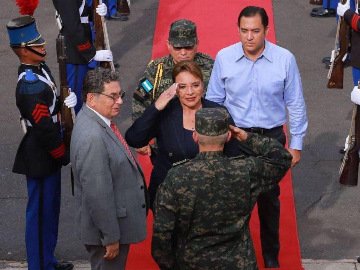 Xiomara Castro pide a las FFAA garantizar elecciones transparentes y puntuales