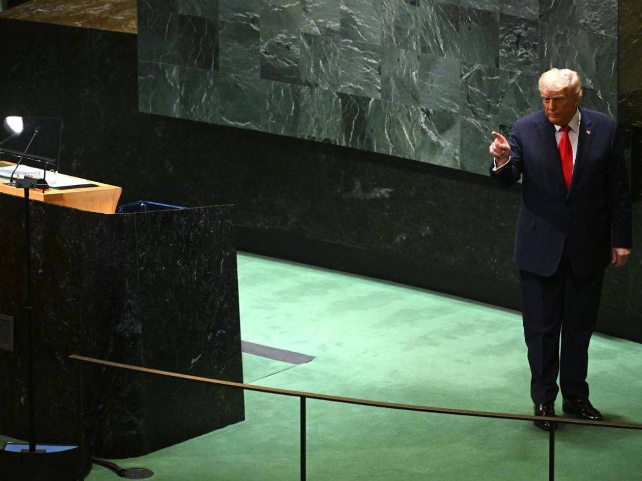 Trump arremete contra la ONU por un teleprompter roto y avería en las escaleras