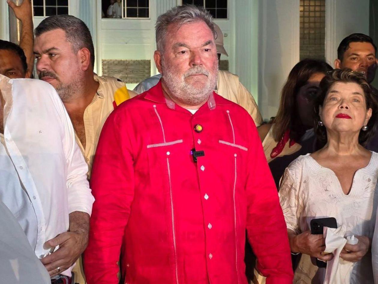 Roberto Contreras revela que sacó del país a su esposa: “Amor de mi vida, no estás sola”