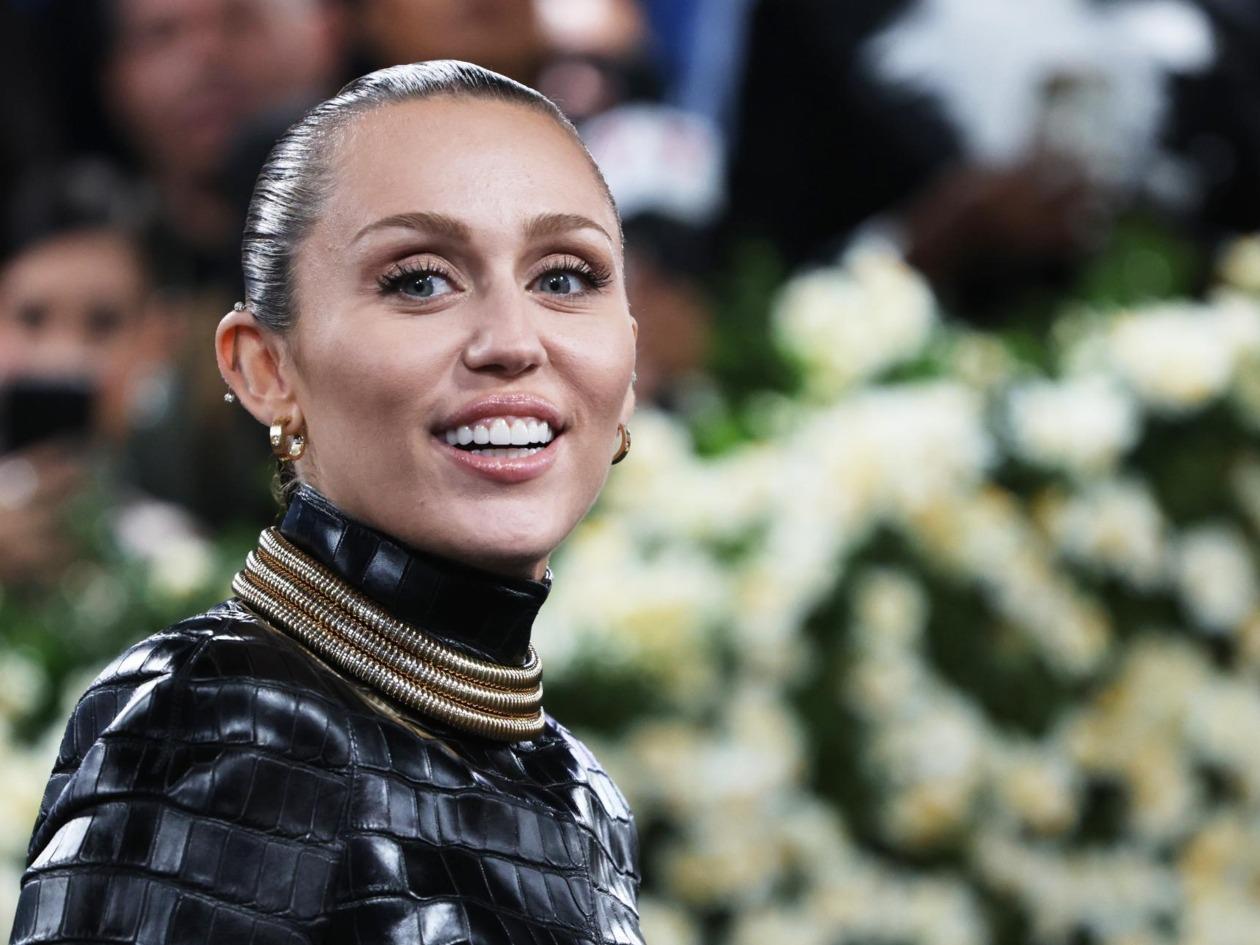Miley Cyrus y otros artistas recibirán su estrella en el Paseo de la Fama