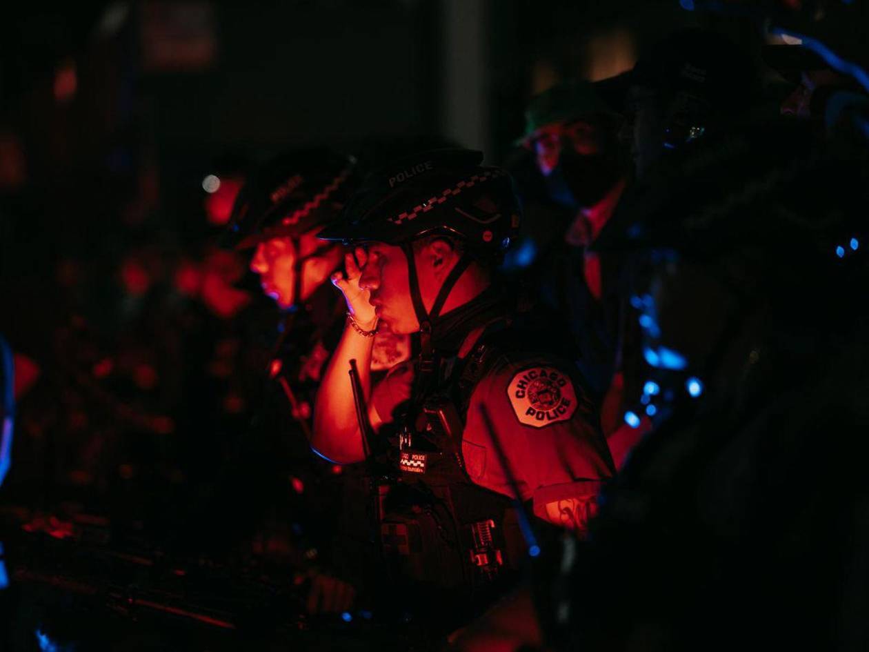 Al menos 7 muertos dejan tiroteos en Chicago, ante amenazas de militarización