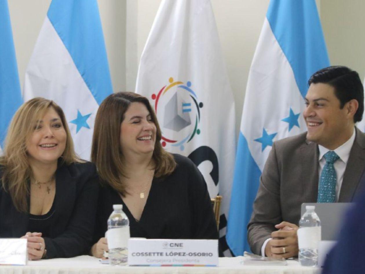 Cossette López entrega la presidencia del CNE destacando la legitimidad de las primarias