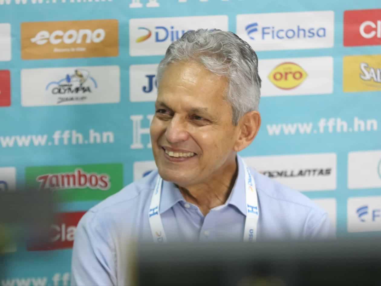 Rueda, orgulloso de jugadores de Honduras tras ganar con 10 y por qué jugó 'Choco' Lozano