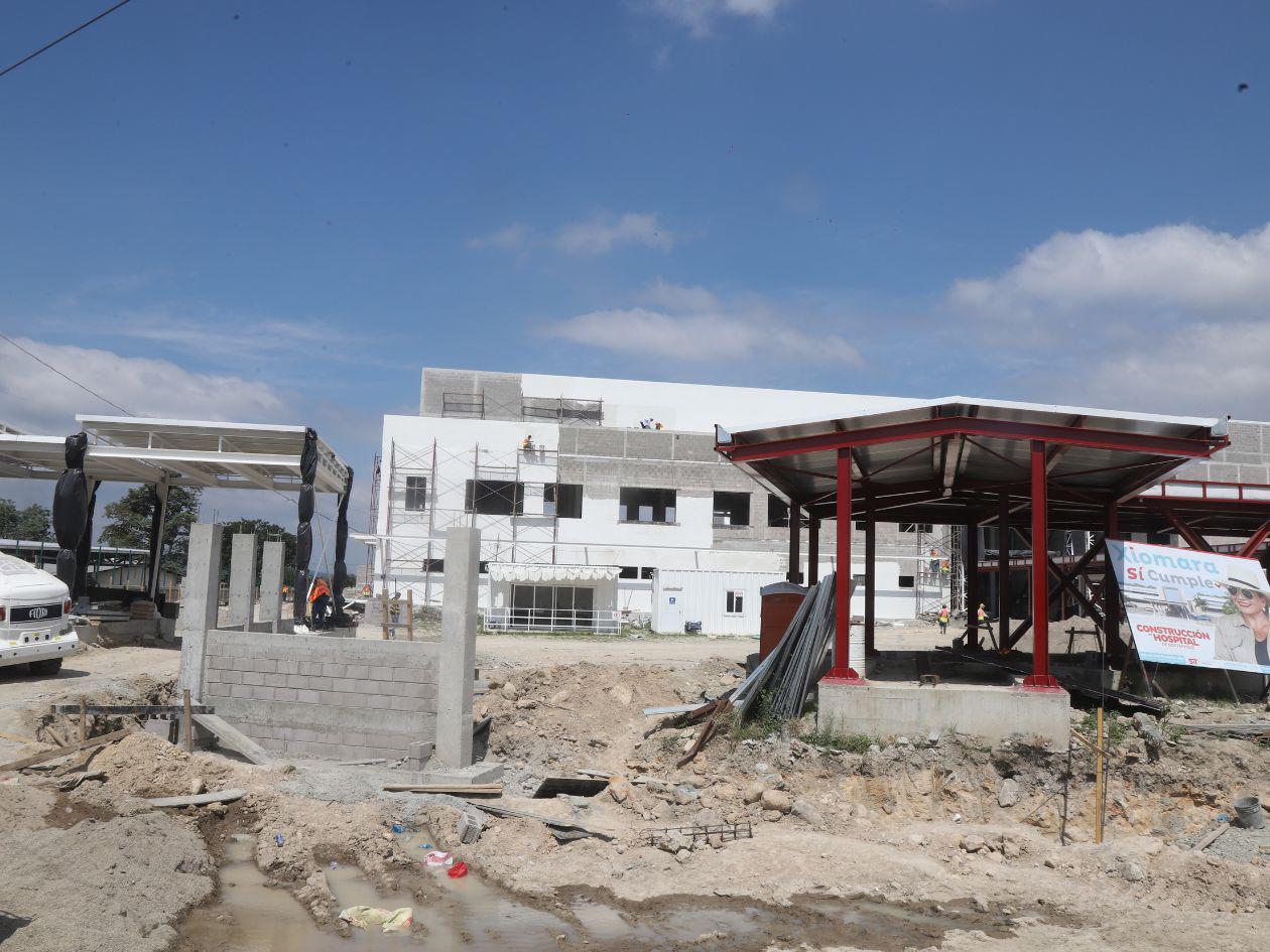 Este es el estado actual del hospital de Ocotepeque. En el pueblo hay emoción porque la obra está en sus fases finales. Ruegan para que los trabajos se concluyan y se equipe con la tecnología prometida.