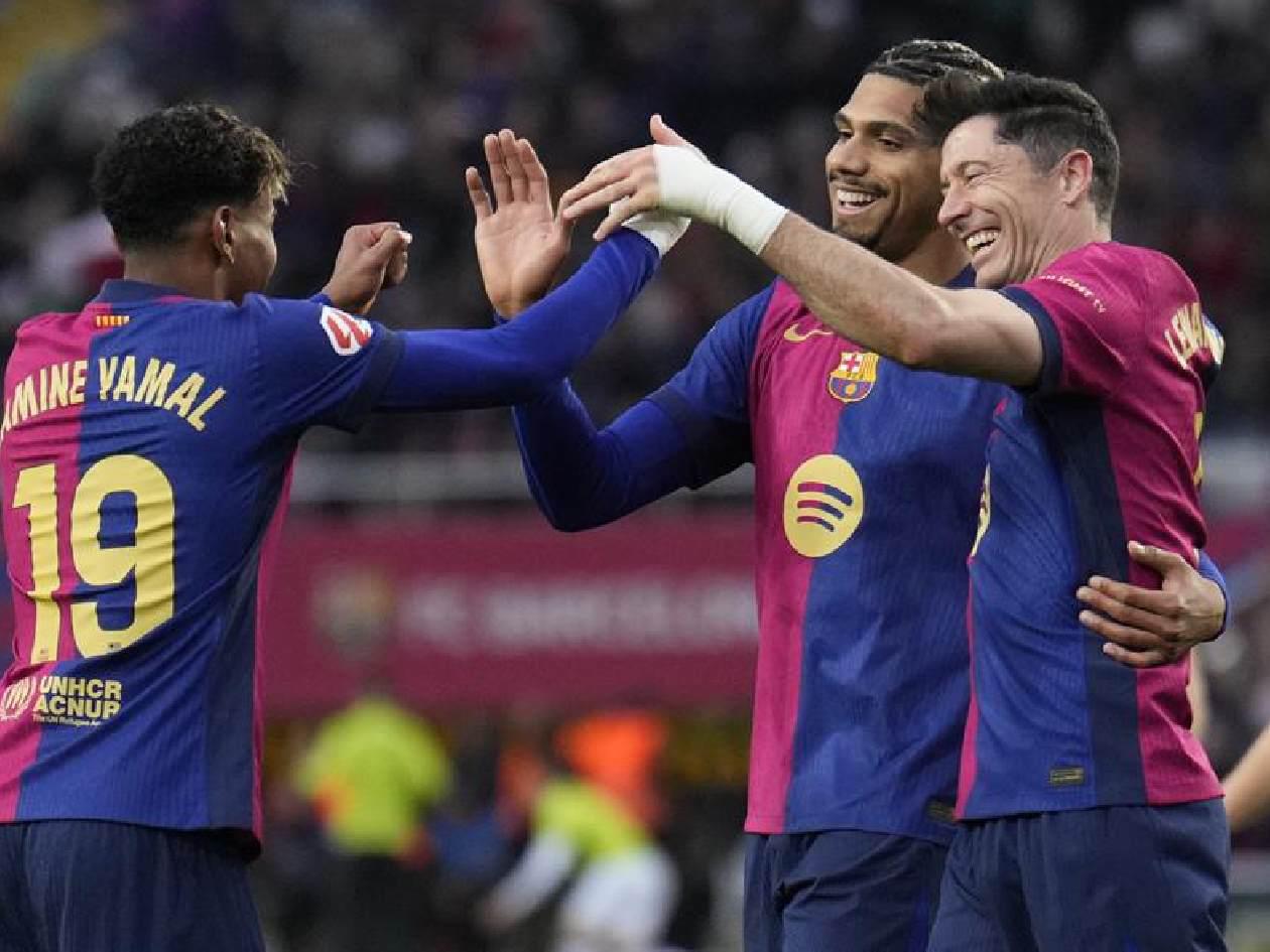 Barcelona se divierte con otra goleada y regresa a la cima en LaLiga