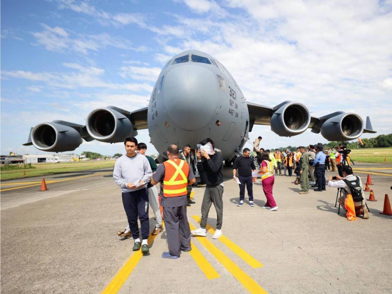 Vuelos militares con deportados llegarán con mayor frecuencia