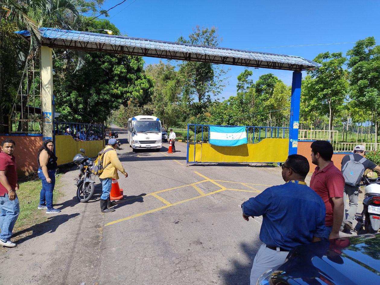 Estudiantes se toman la Unah-Atlántida por deficiencias en carreras