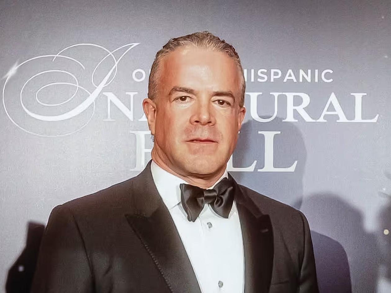 Bloquean cuentas bancarias del mexicano Raúl Rocha, dueño de Miss Universo