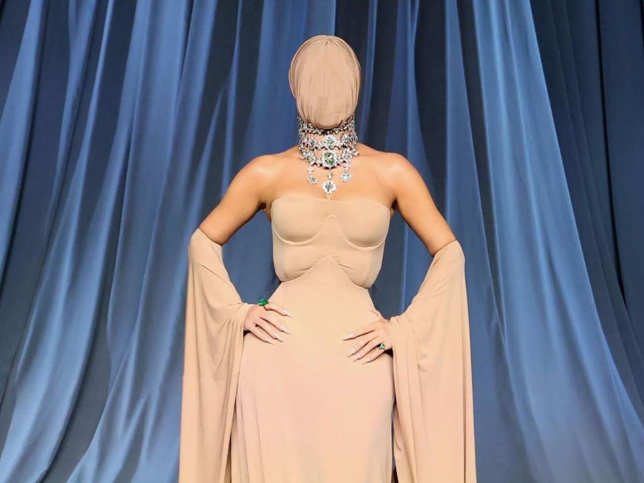 El curioso look de Kim Kardashian con el que apareció en una gala