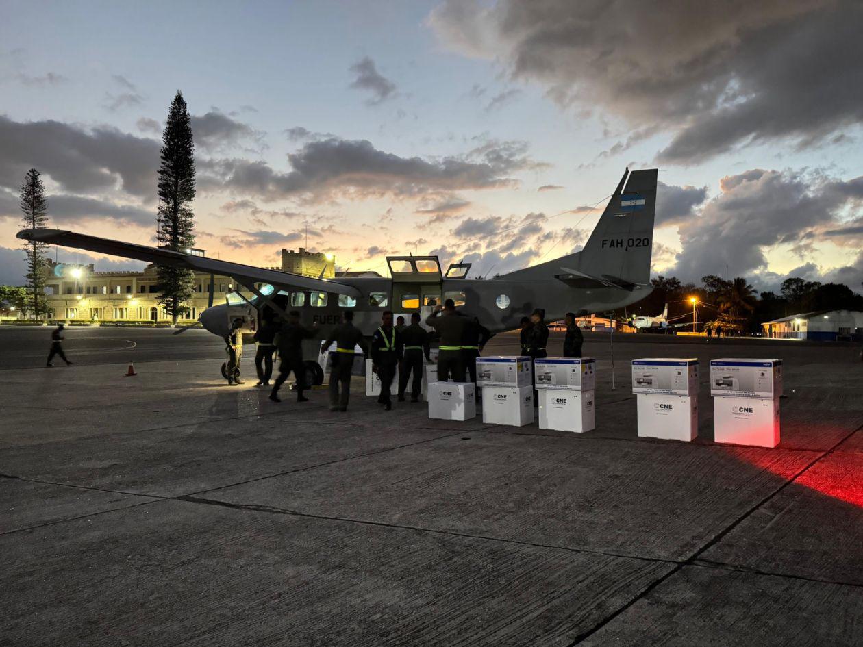 Envían maletas electorales hacia Islas de la Bahía