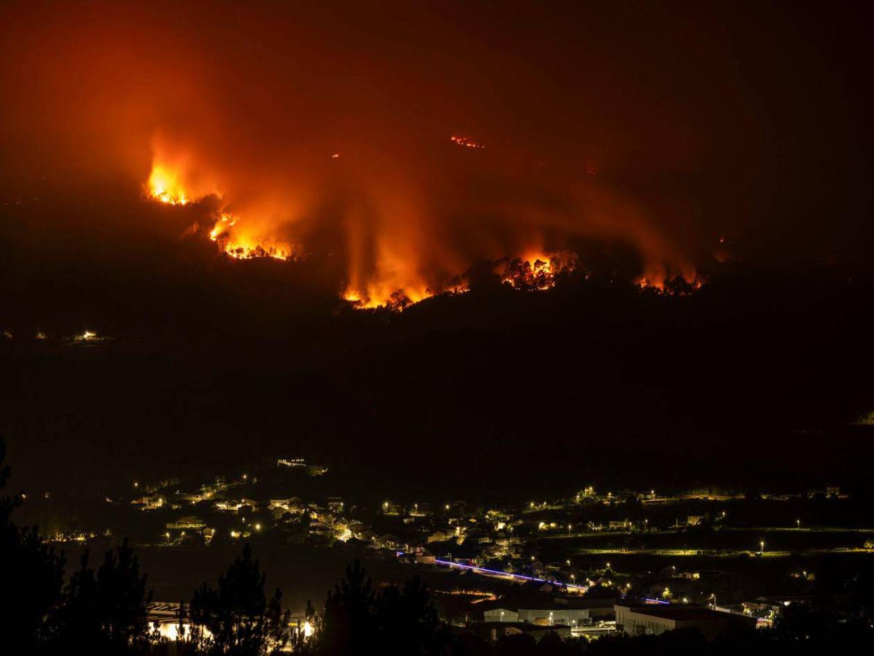 Ola de incendios en España arrasa miles de hectáreas y deja cuatro muertos