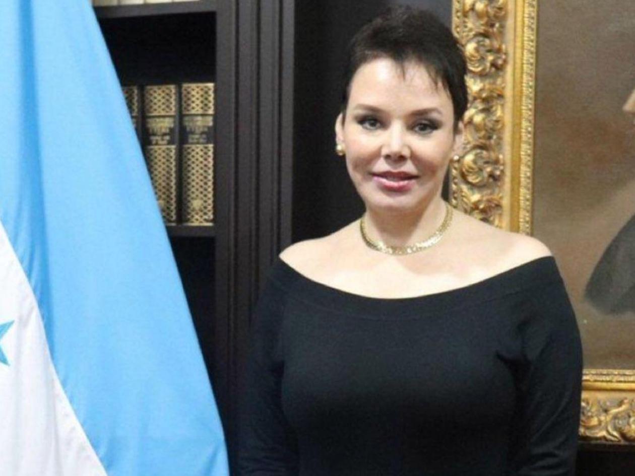 Beatriz Valle enfurece y lanza fuerte ataque contra Rixi Moncada