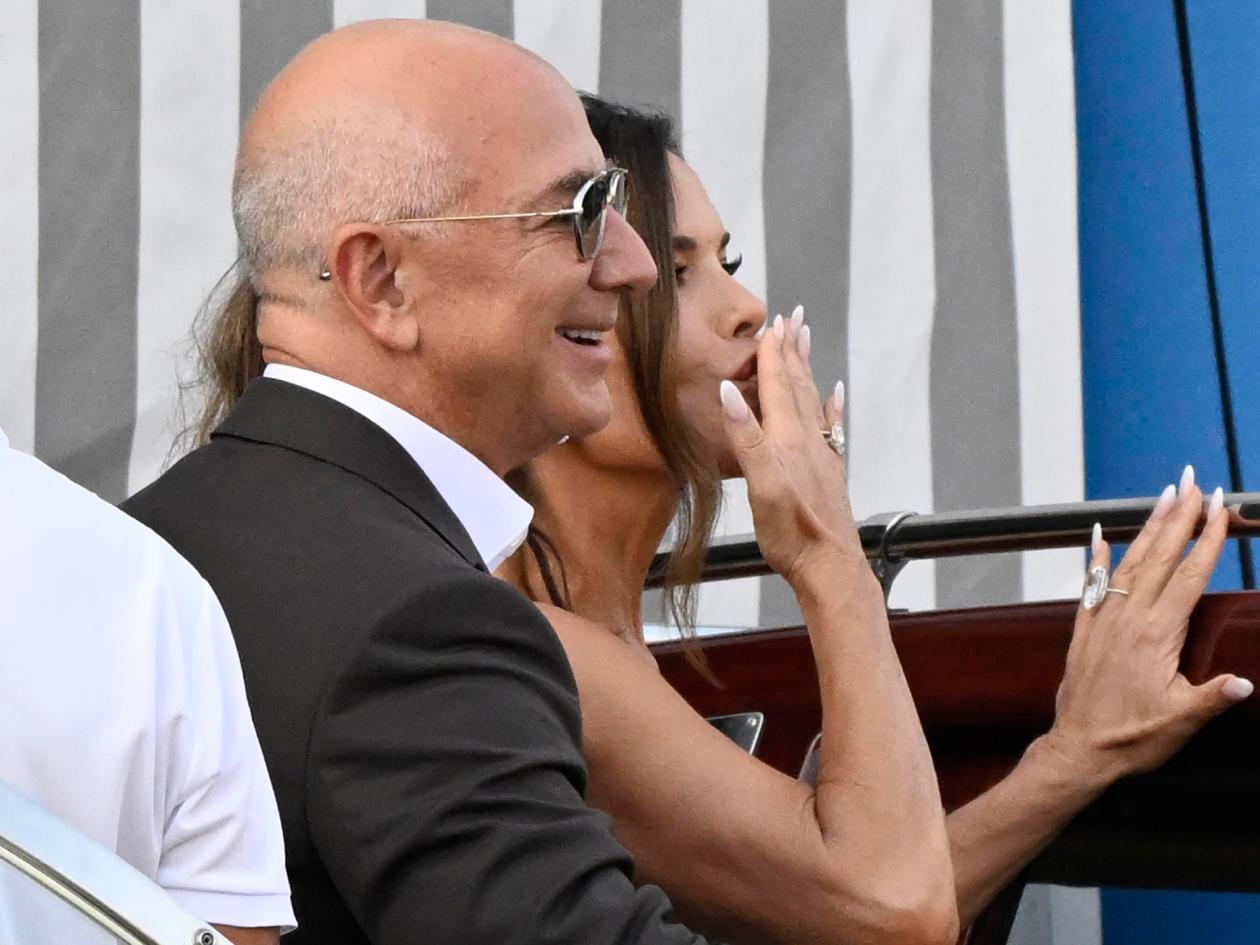La boda de Jeff Bezos culmina en Venecia con un baile de máscaras y protesta