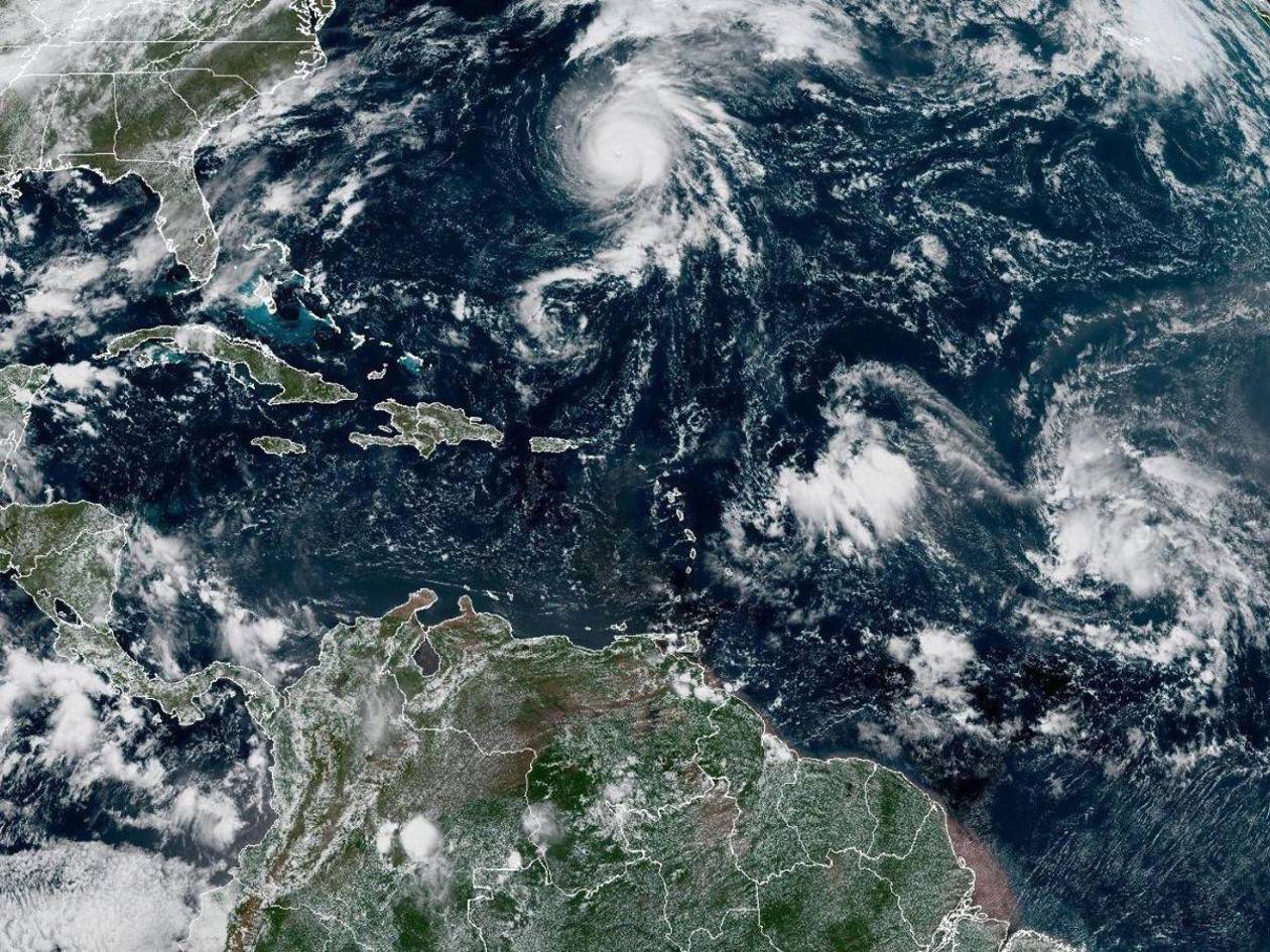 El huracán Gabrielle se intensifica a categoría 4