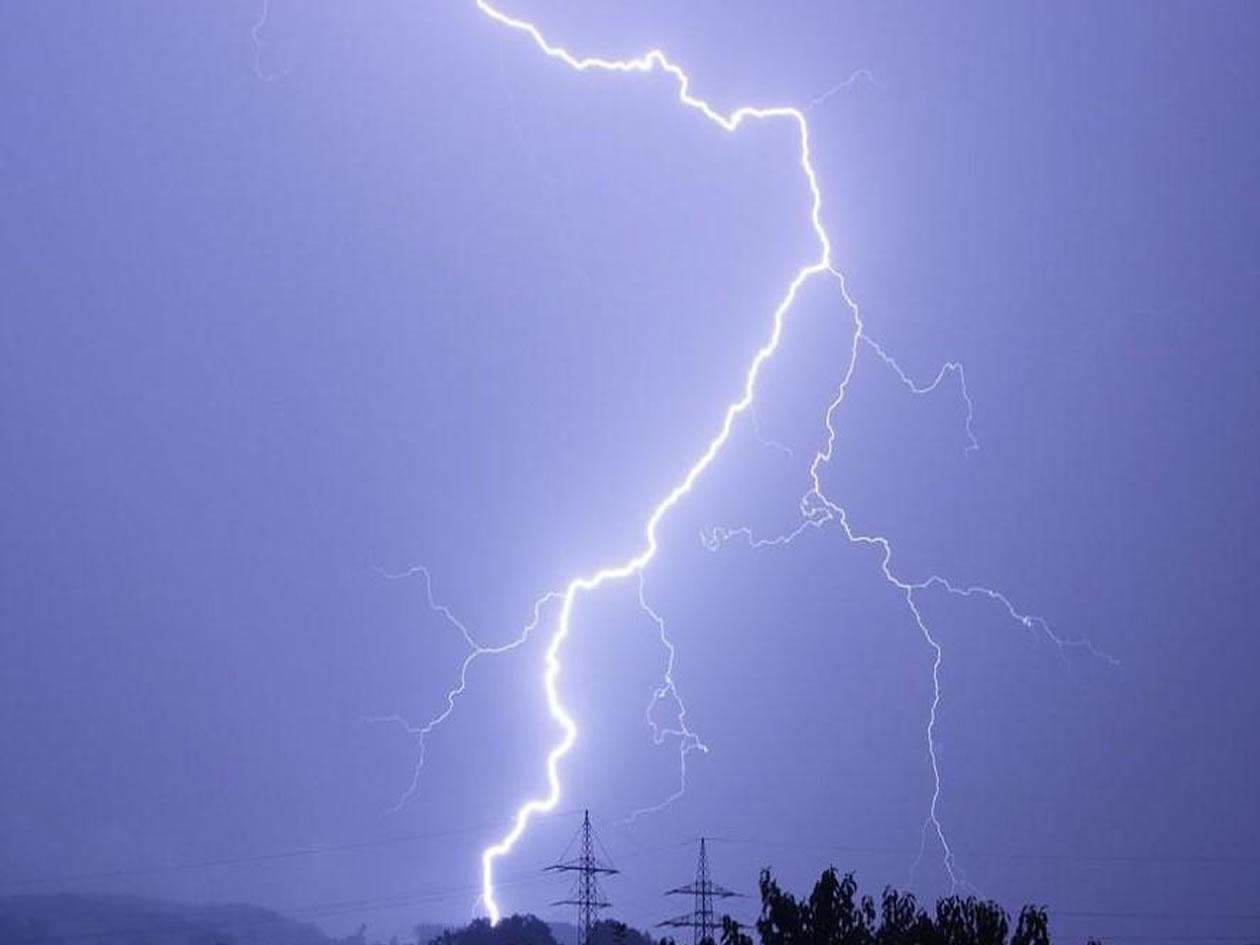 Un rayo acaba con la vida de una mujer en Colón