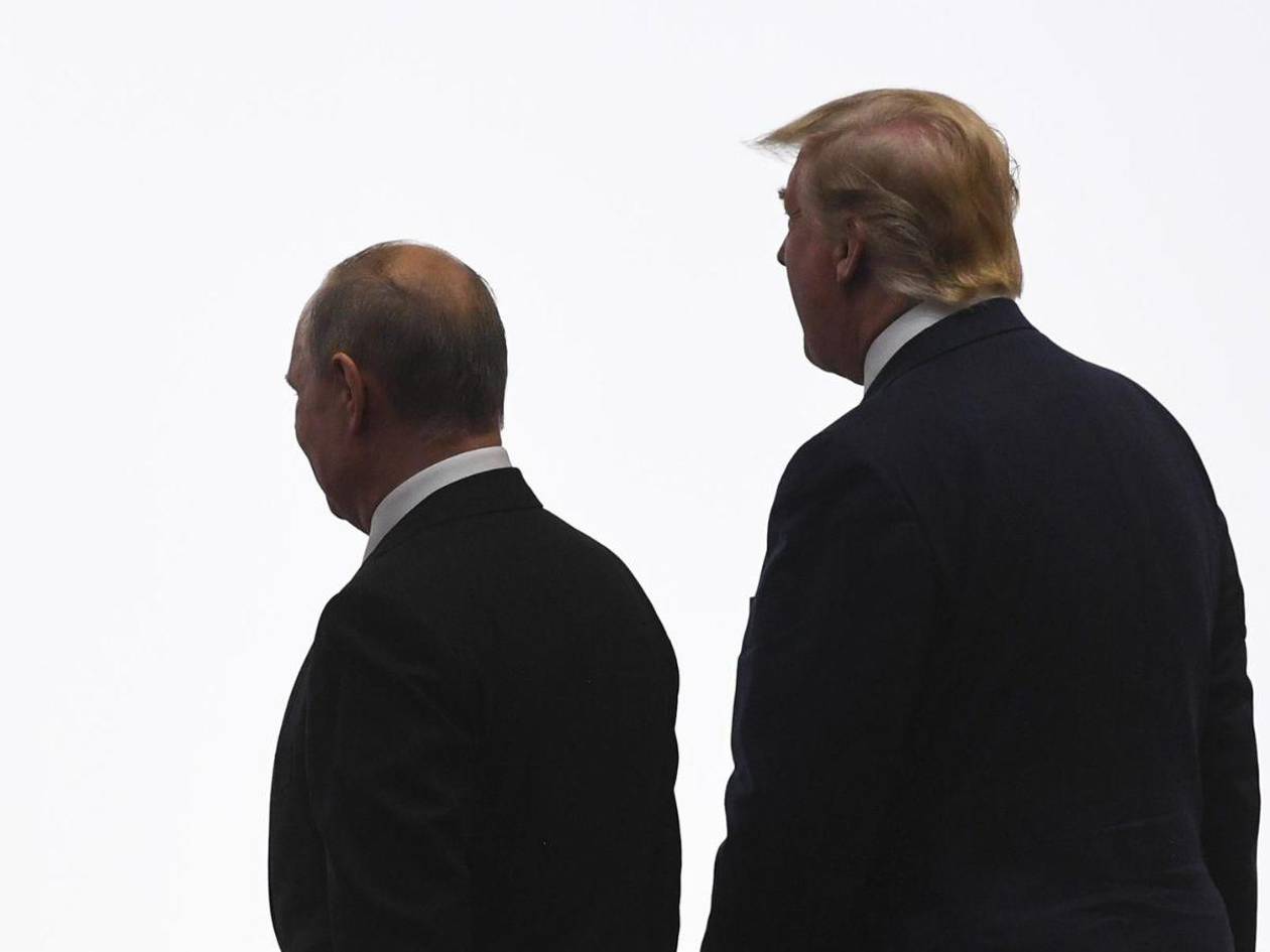 Trump analiza invitar a Zelenski a su reunión con Putin en Alaska