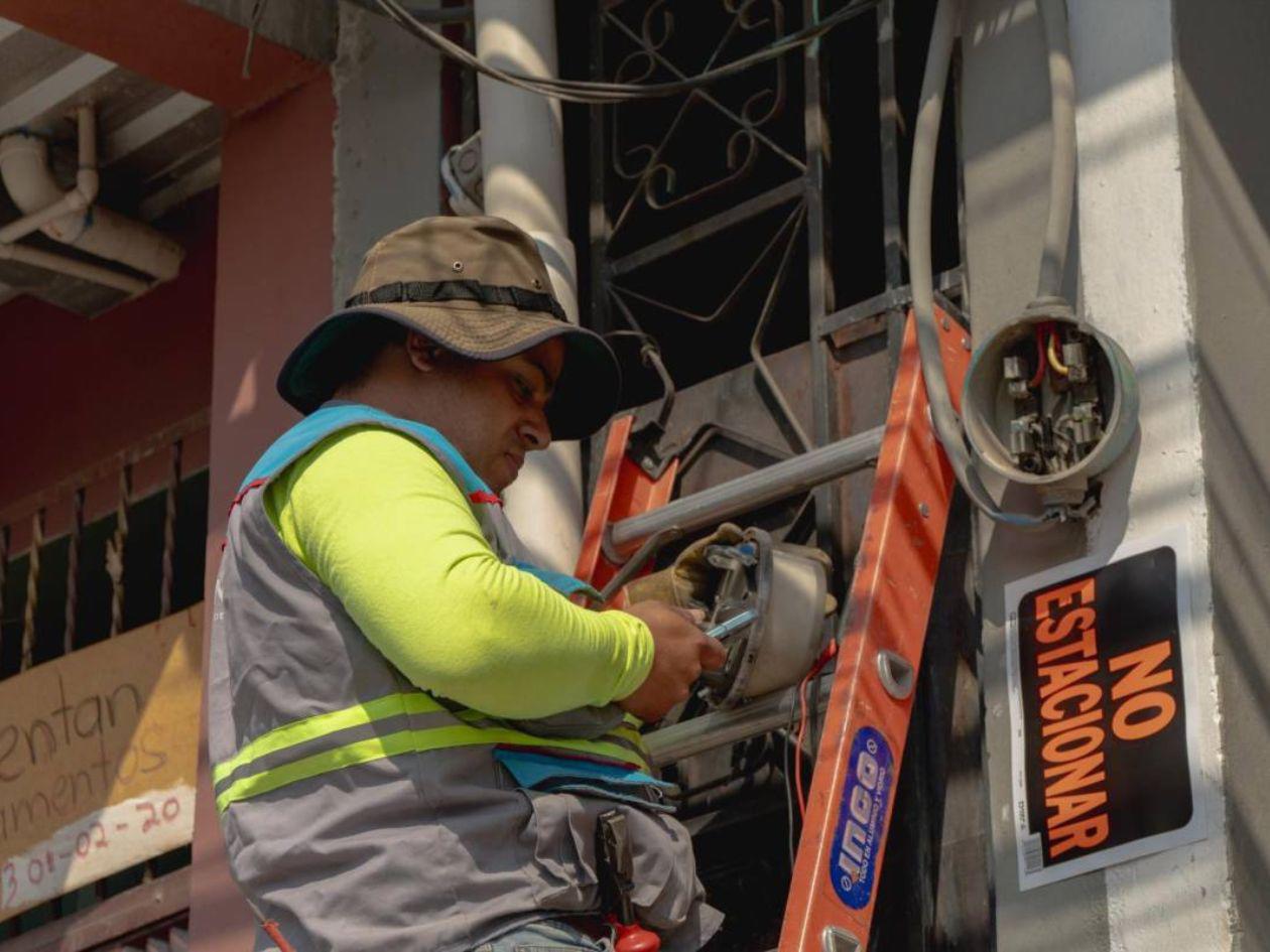 Enee instala más de 400,000 contadores, pero aún faltan miles de usuarios en Honduras