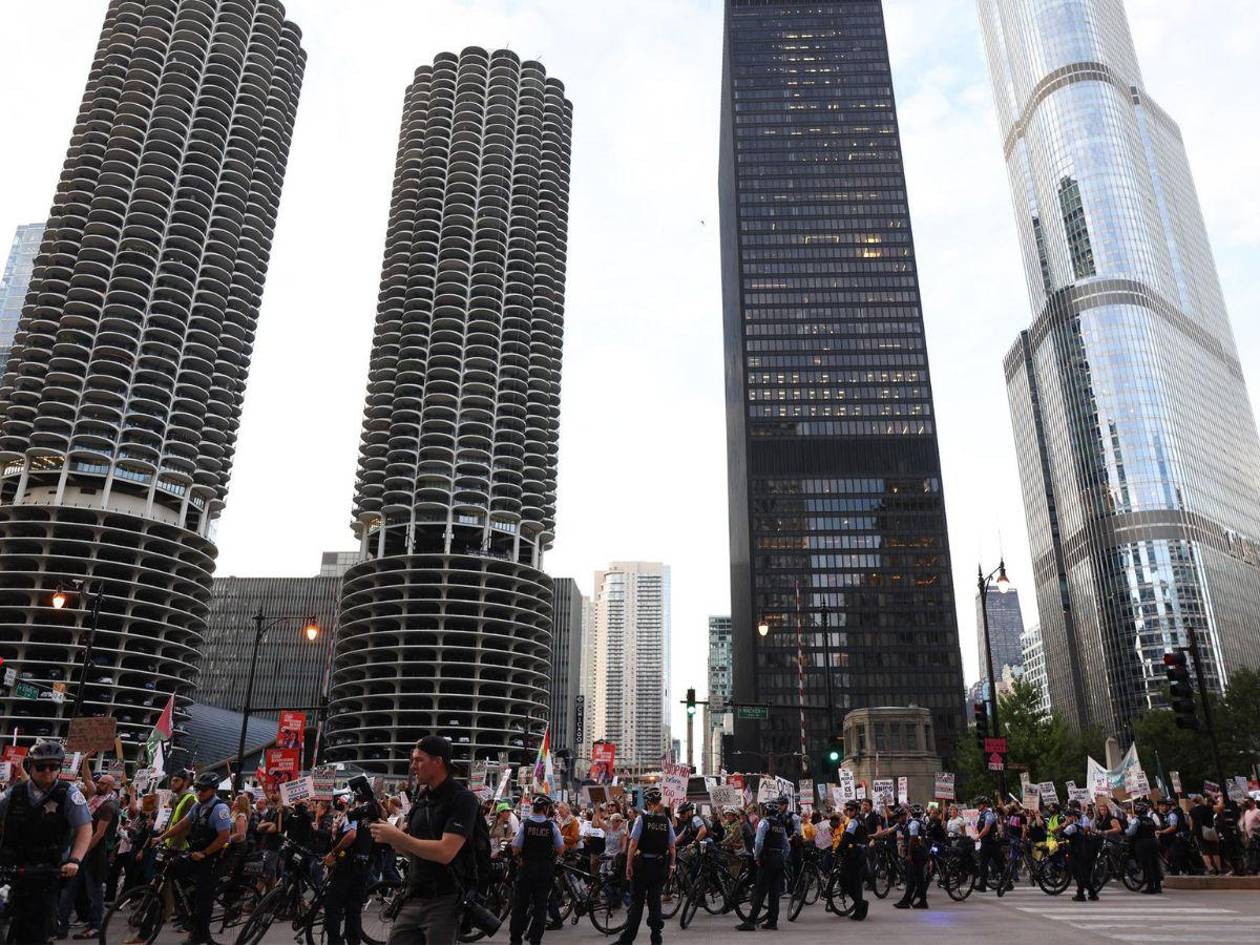 Agentes de ICE inspeccionan albergues de Chicago en busca de migrantes