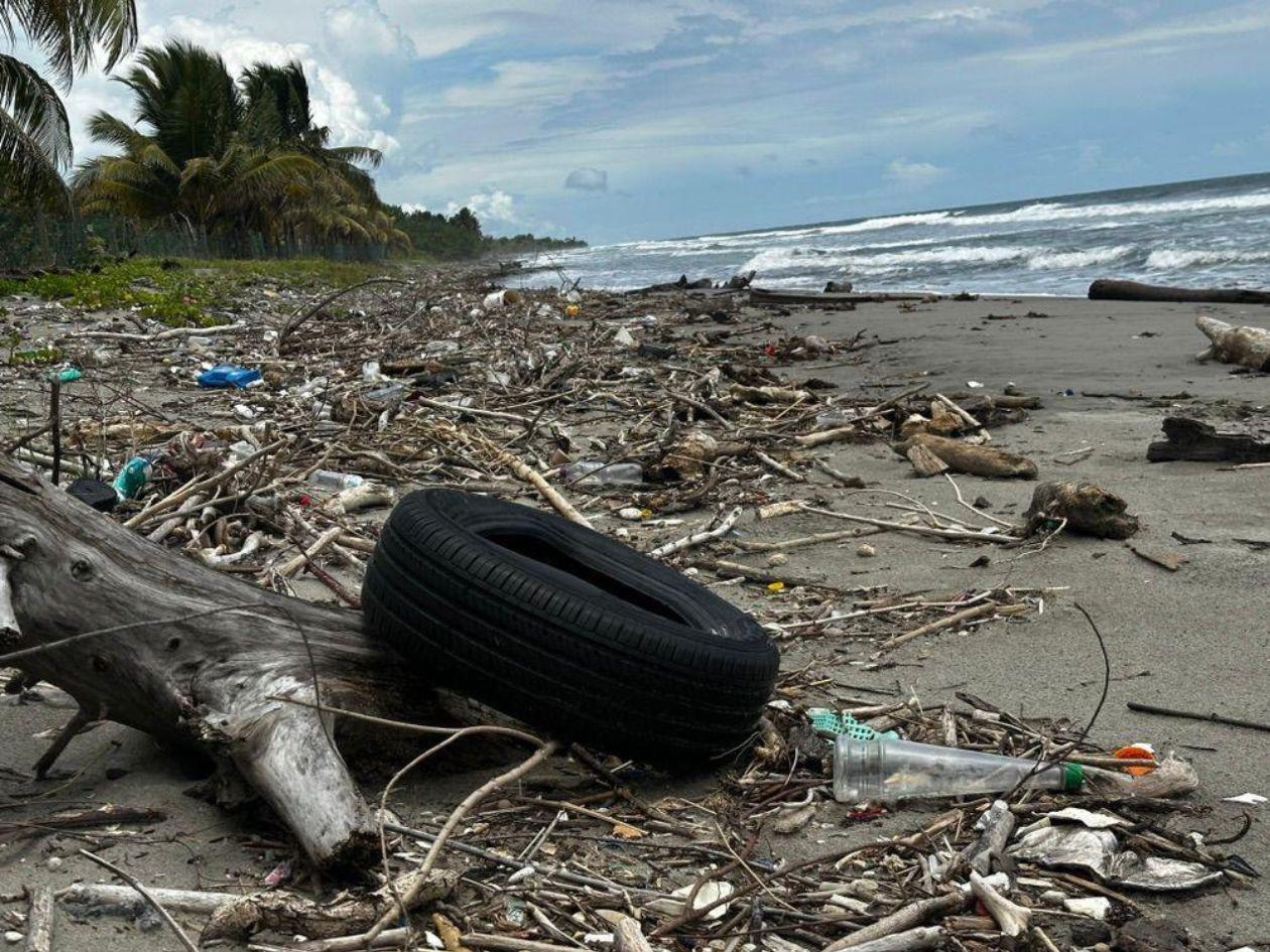 Más de 200 jóvenes limpiarán playa contaminada en Omoa el 20 de septiembre