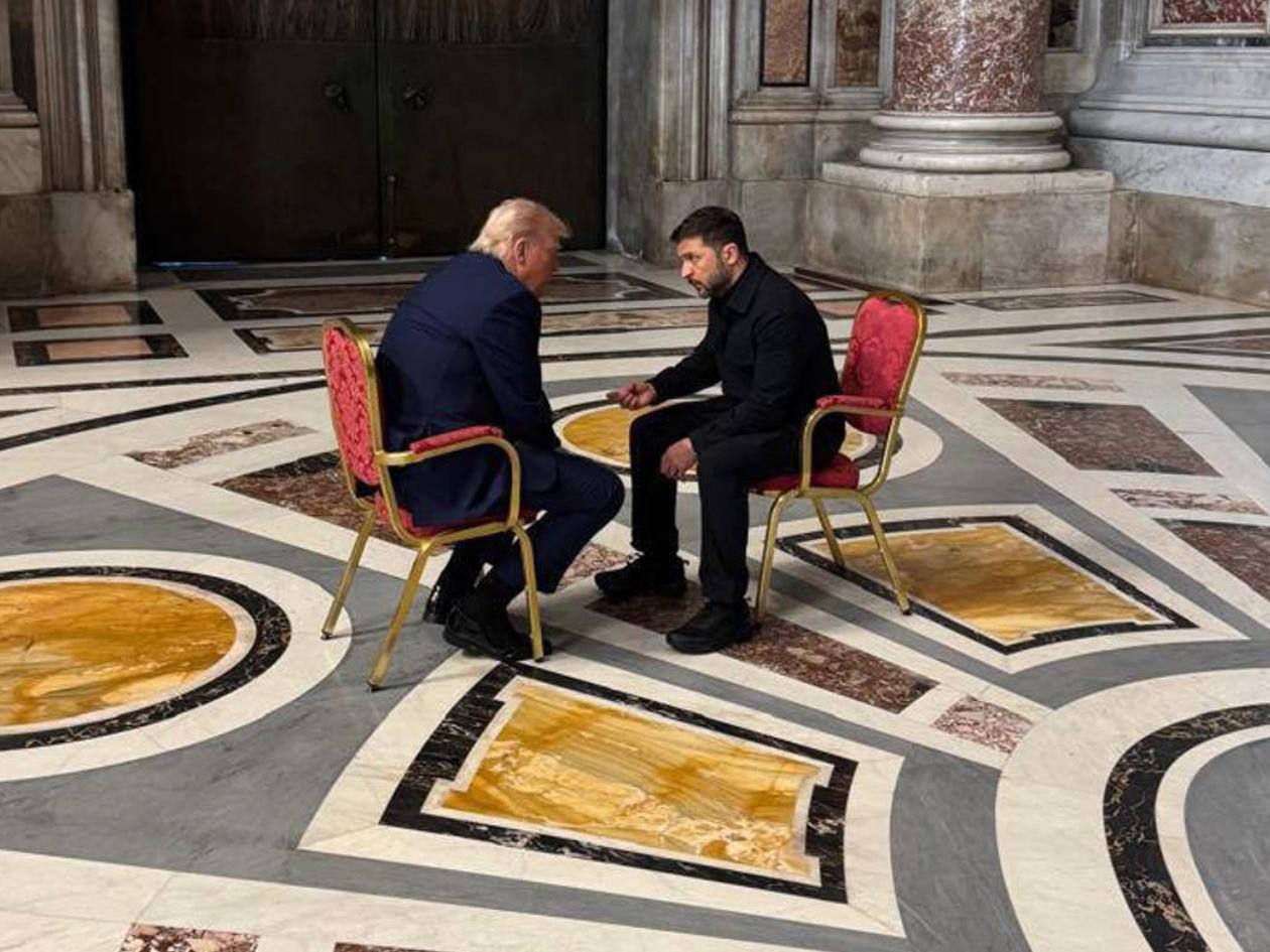 Donald Trump y Zelenski se reúnen en Roma antes del funeral del papa Francisco