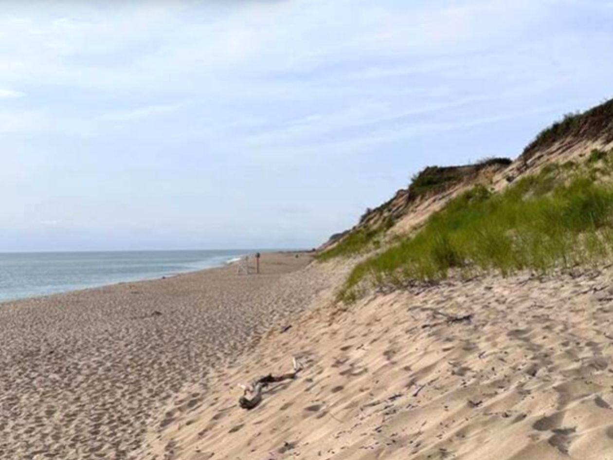 Más de 30 playas permanecen cerradas en Massachusetts por altos niveles de bacterias