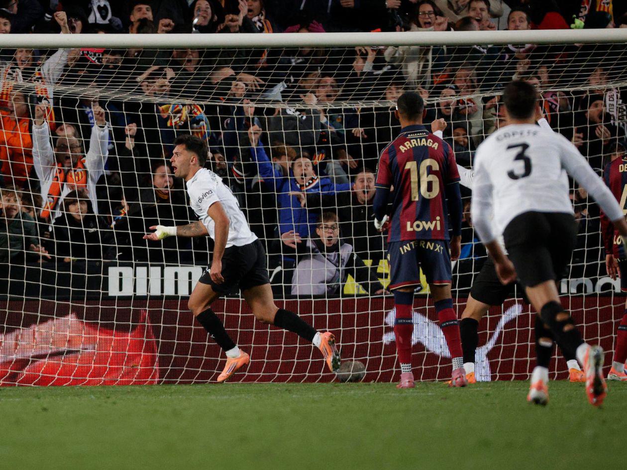 Valencia derrota al Levante de Kervin Arriaga en el derbi valenciano