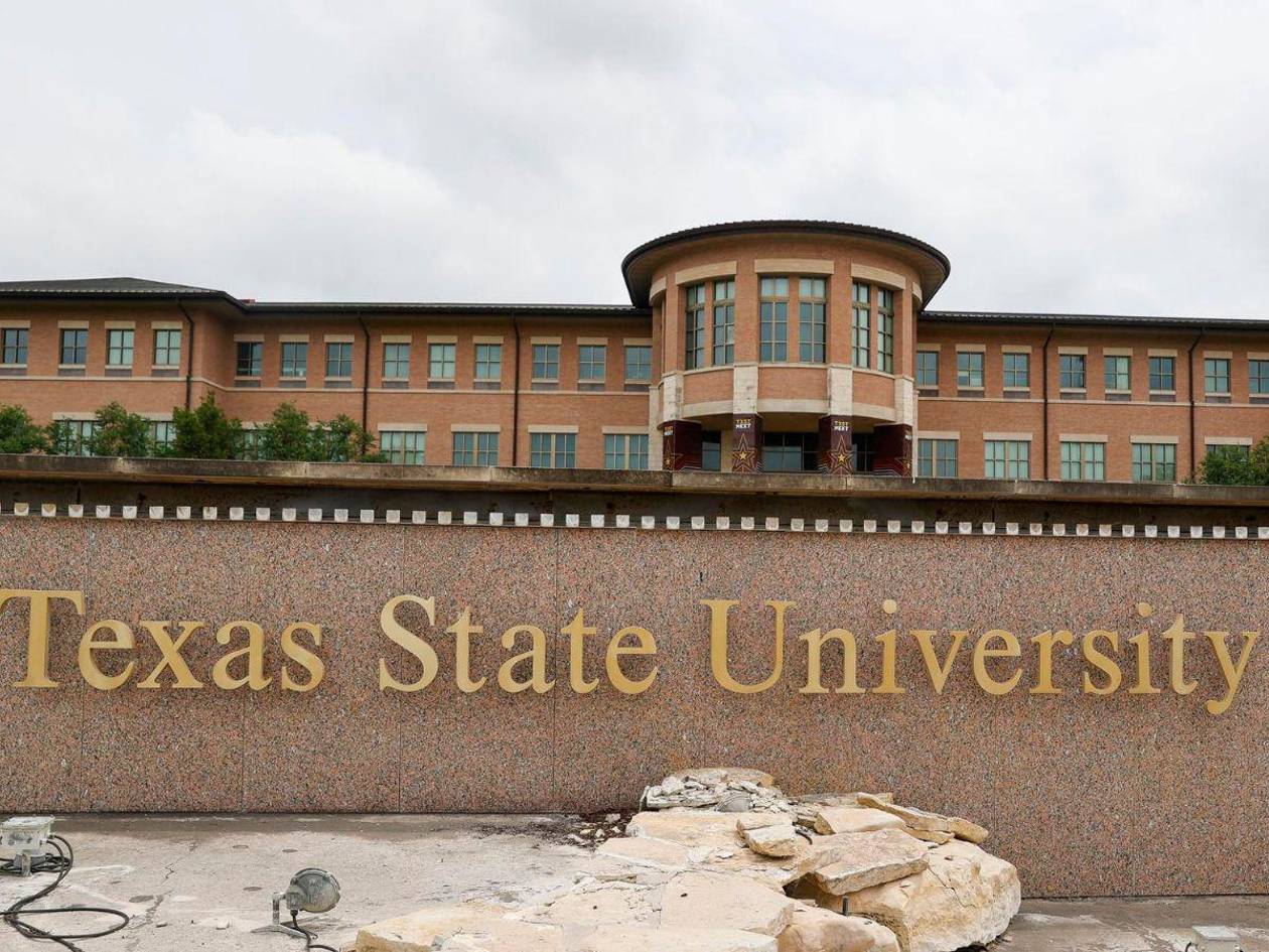 Texas ordena a universidades identificar a los estudiantes indocumentados