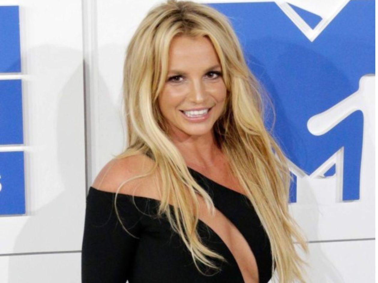 Britney Spears lanza Scary, joya oculta de la era Femme Fatale