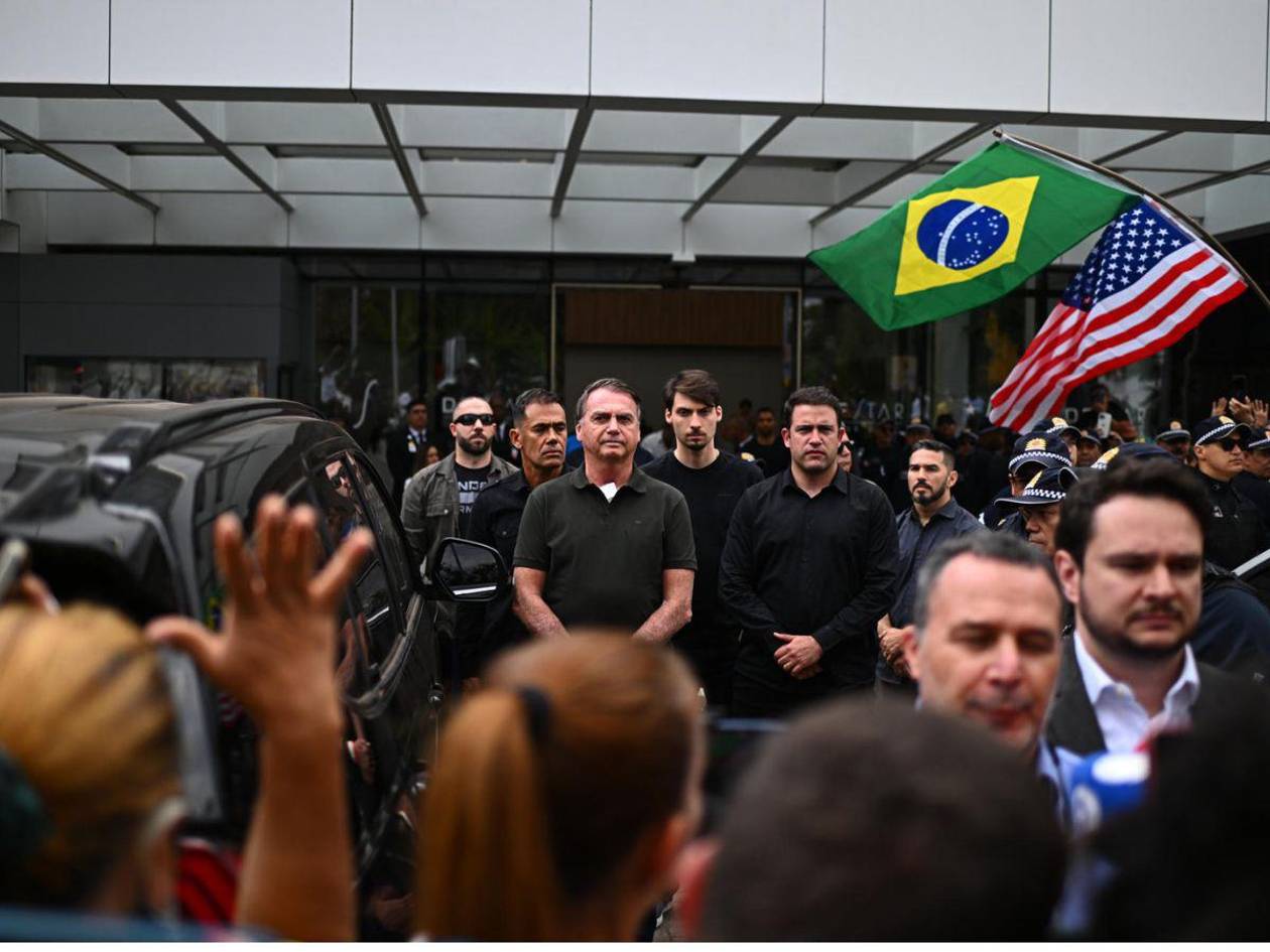 Bolsonaro permanece en prisión domiciliaria tras procedimiento médico