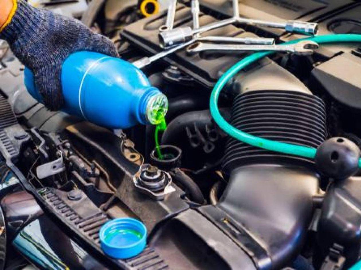 ¿Por qué es importante el refrigerante para el motor del carro?