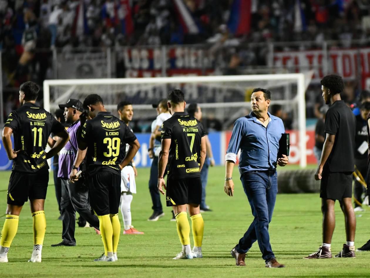 Real España comienza la reestructuración: Dan de baja a delantero