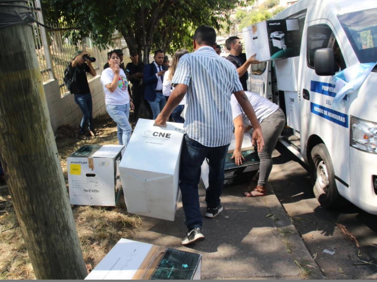 Equipo de fiscales investiga irregularidades en traslado de maletas electorales