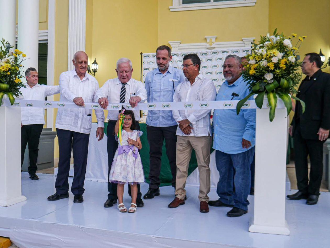 UTH inaugura moderno edificio en Roatán y gradúa a nuevos profesionales