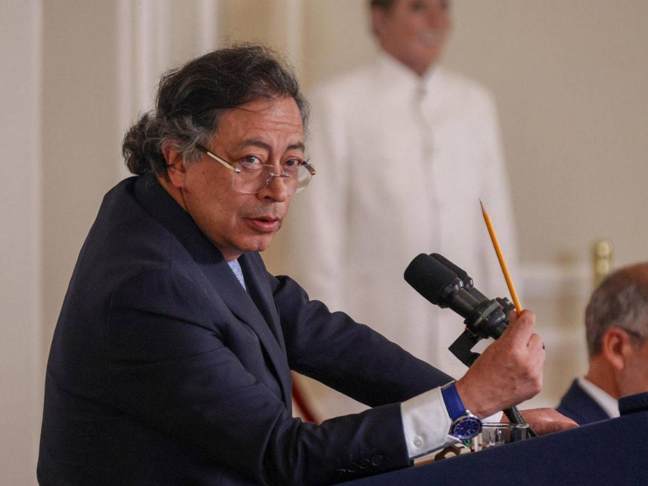 Avión presidencial de Petro fue desviado por posible amenaza