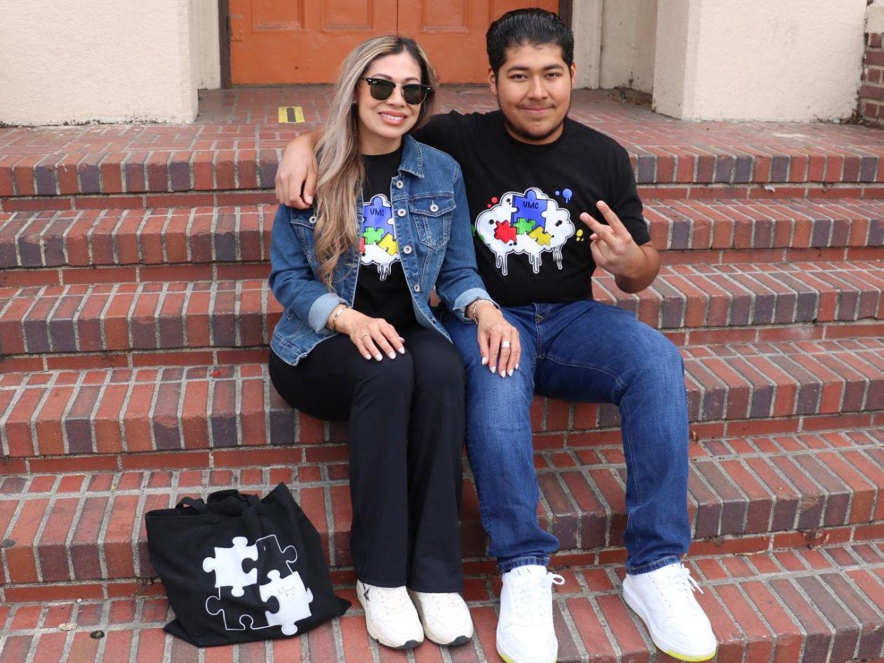 ¿Cómo es vivir con autismo? Emotivo testimonio de la hondureña Farah y su hijo Juan