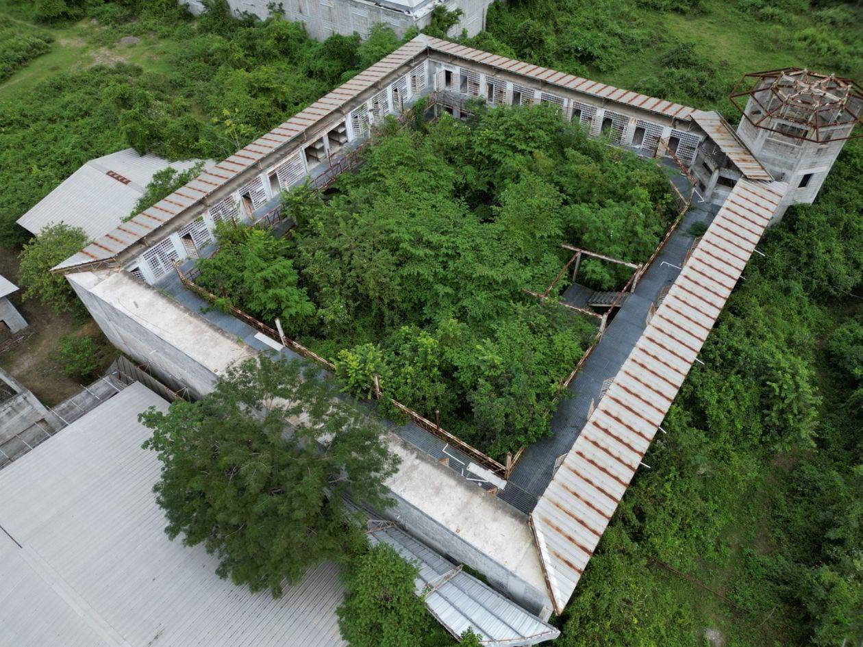 Para la construcción de la cárcel fueron destinadas 120 manzanas de terreno en La Acequia, que ahora están enmontados.
