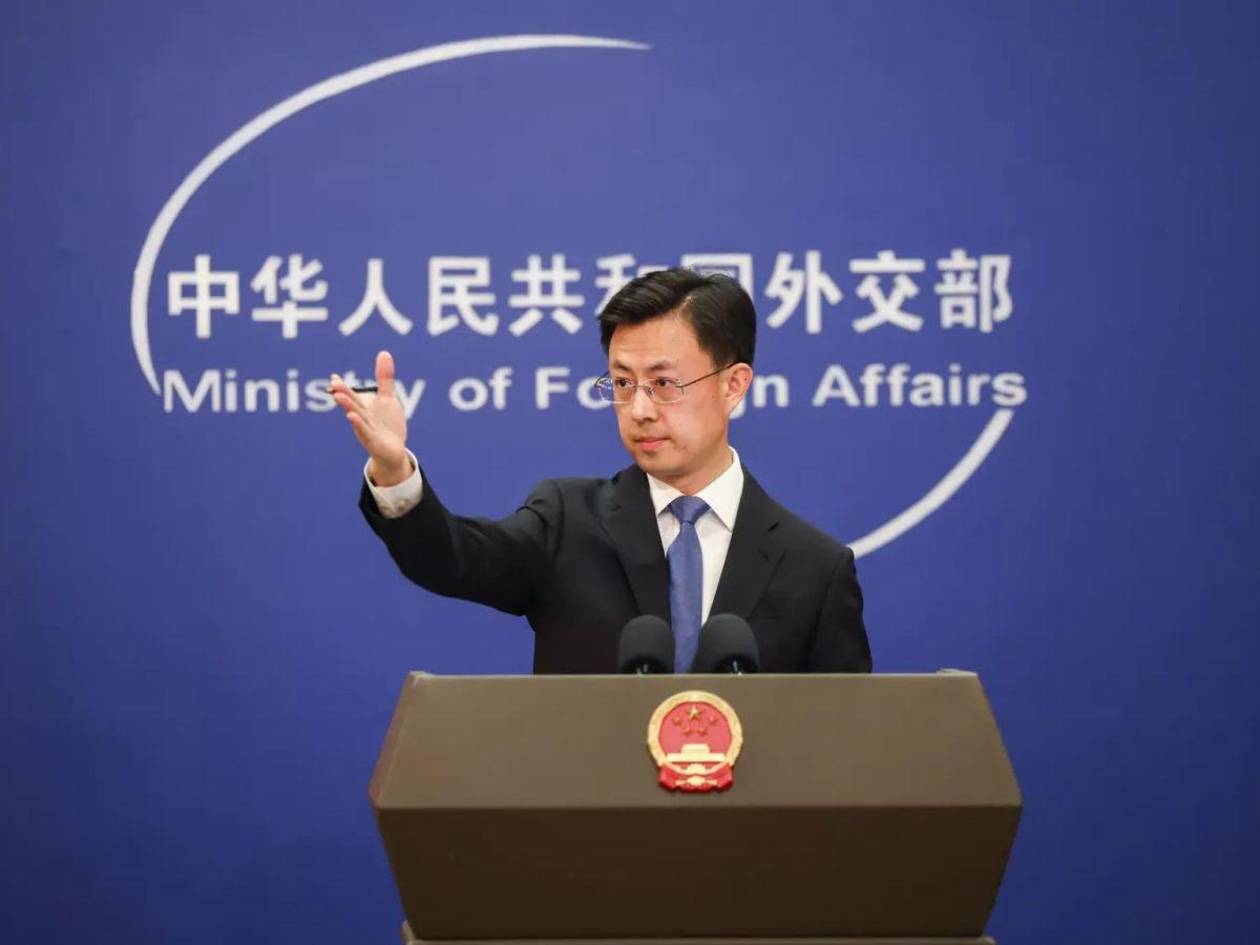 China denuncia “prácticas discriminatorias” de EEUU por limitar visas a periodistas