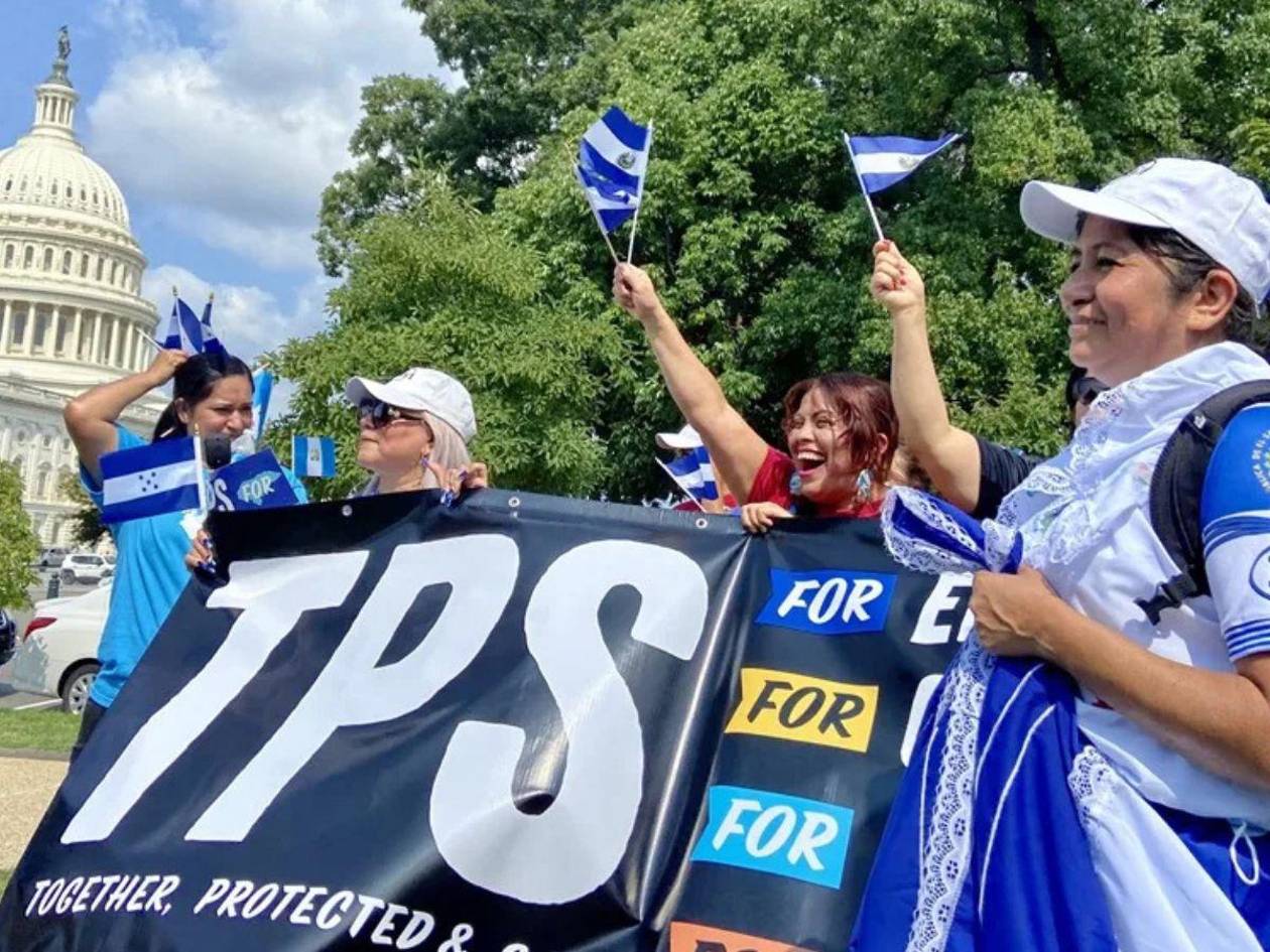 Migrantes piden clemencia a Trump al vencer el TPS para hondureños y nicaragüenses
