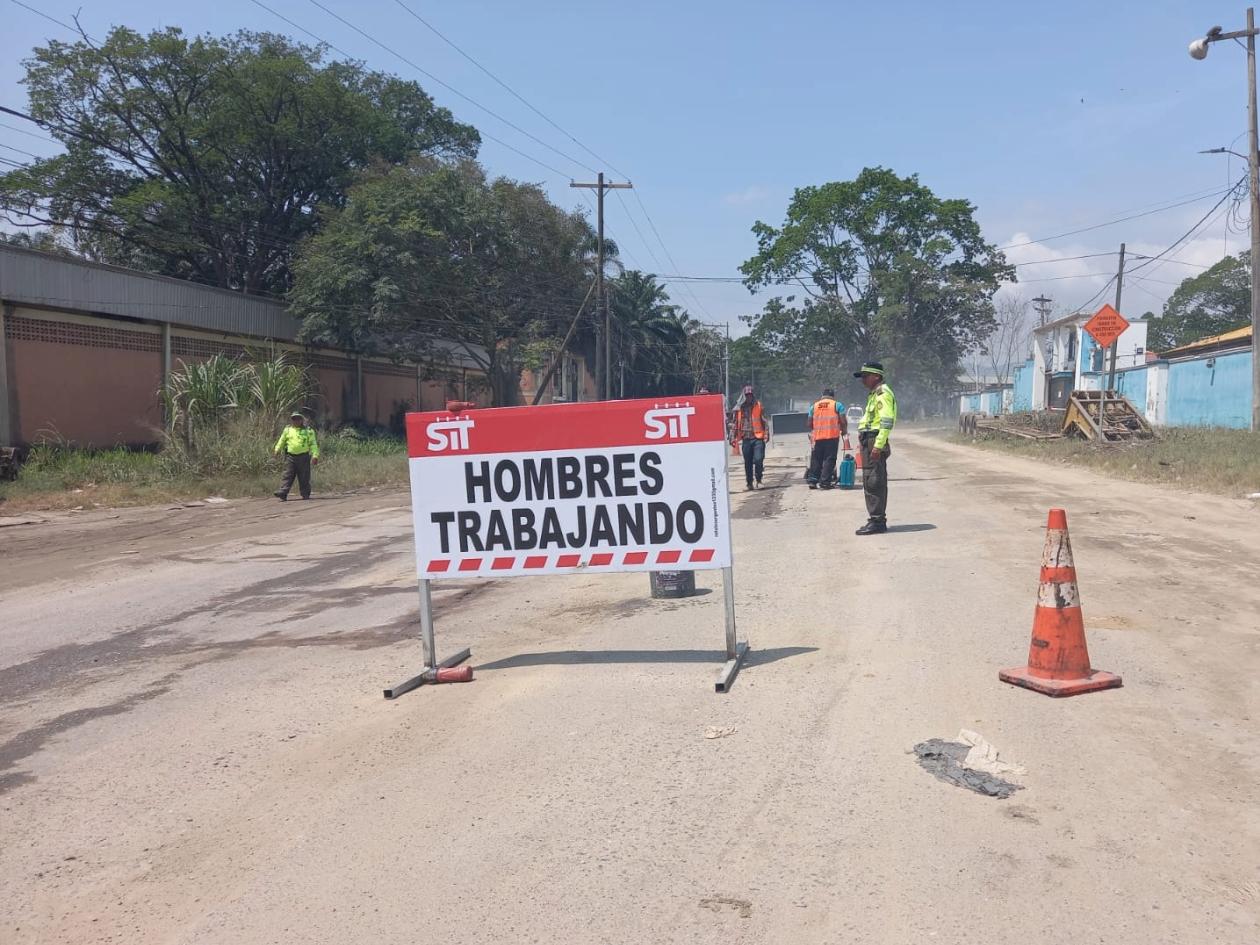 Comienzan a reparar la carretera que conduce a Jucutuma