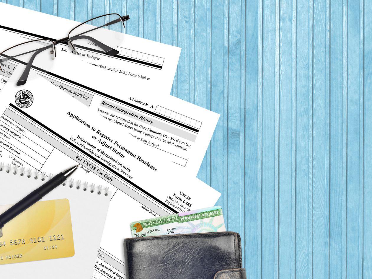 El cambio de examen entrará en vigor el 20 de octubre de 2025. USCIS lo anunció oficialmente el 18 de septiembre de 2025 en el <i>Federal Register</i> (documento número 2025-18050).