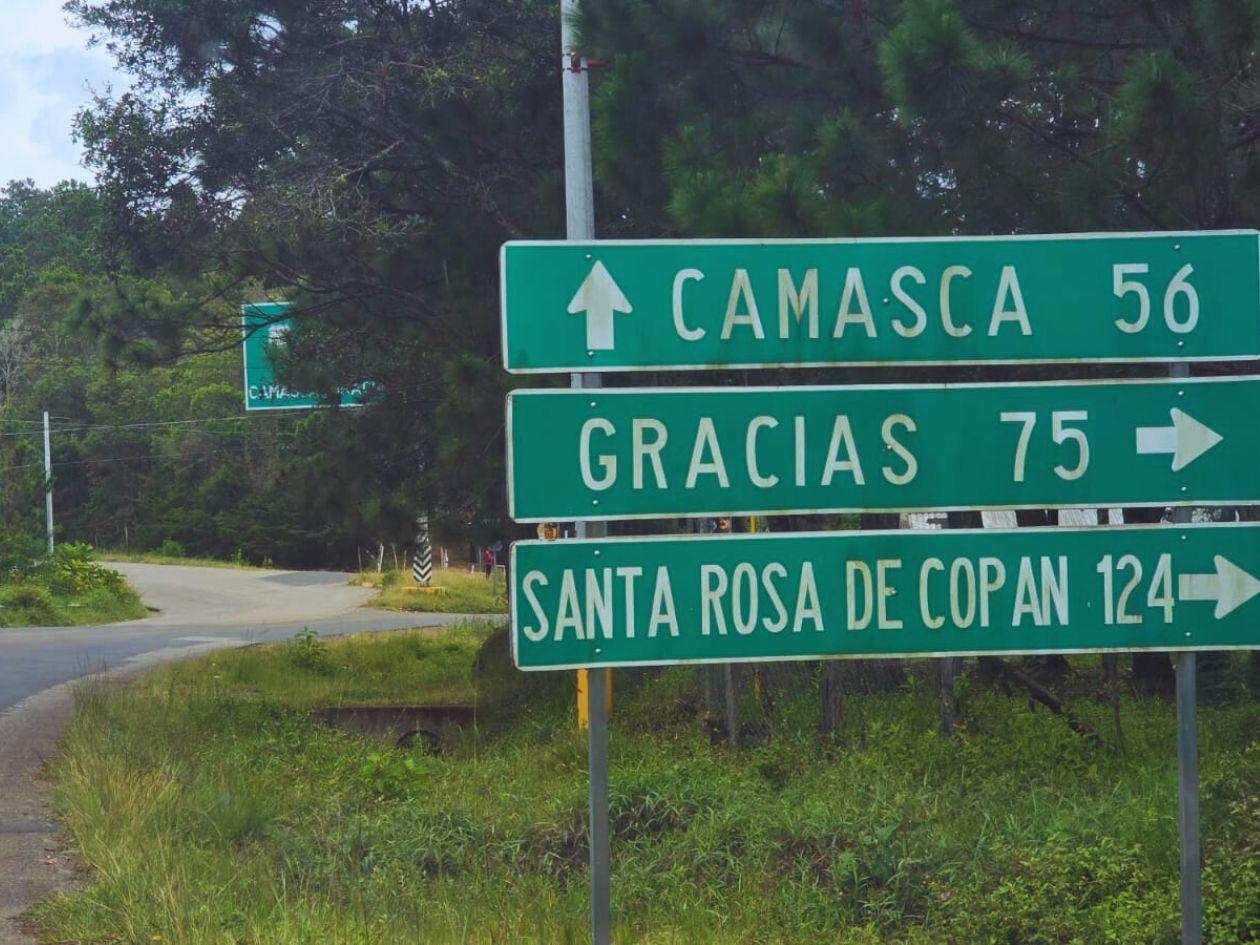Desde La Esperanza y Yamaranguila hasta San Miguelito la carretera está reparada o en proceso de rehabilitación. De ahí a San Juan hay baches. Luego, de Gracias a Santa Rosa también hay baches.