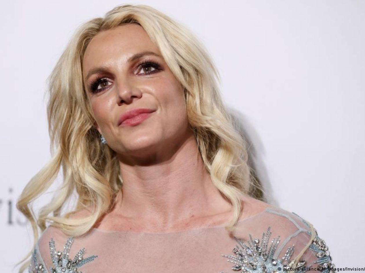 Britney Spears revela que sufre daño cerebral