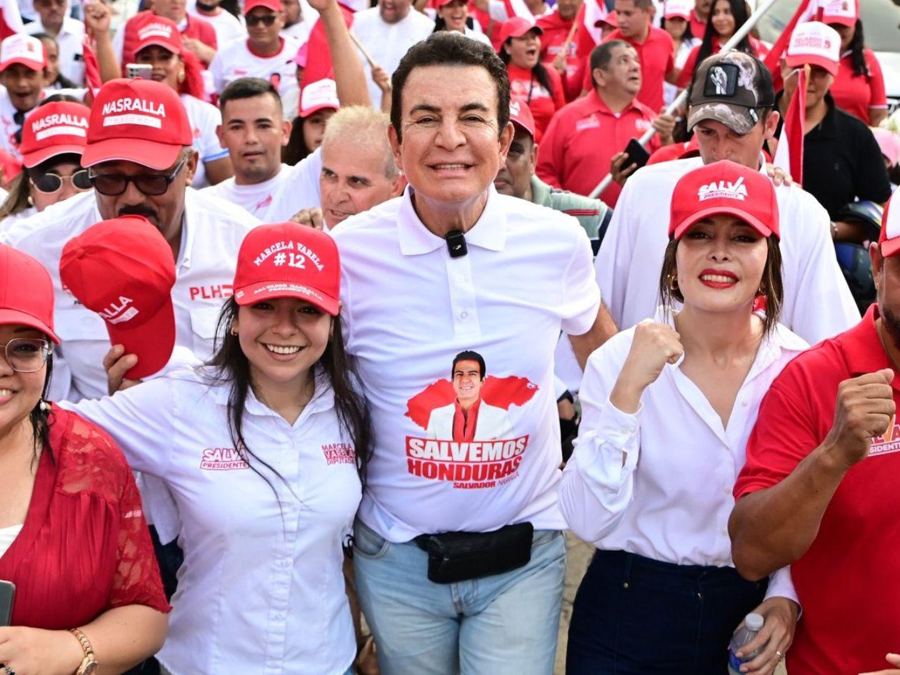 Salvador Nasralla afirma a simpatizantes que “va ganando por goleada” a Libre
