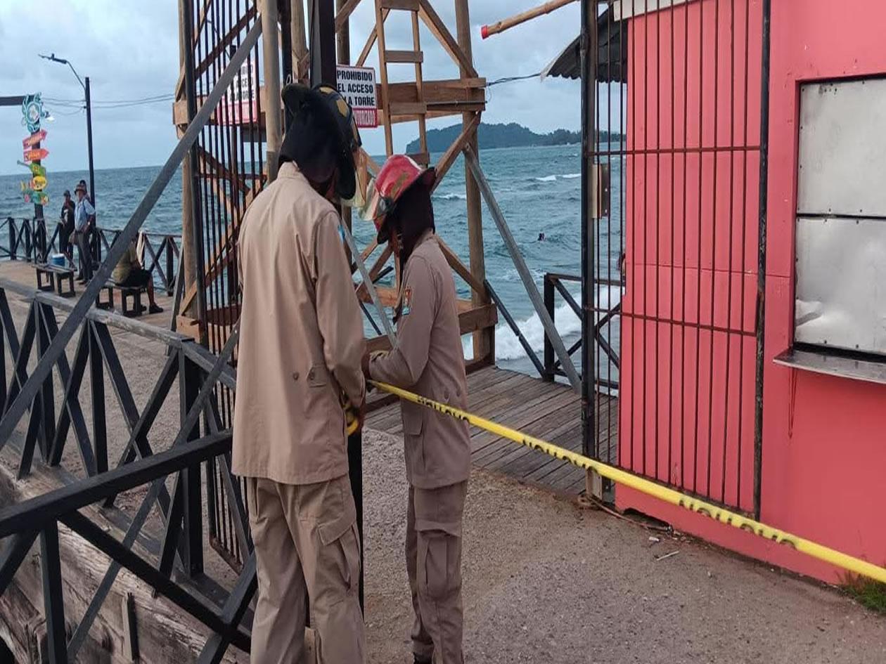 Tres mujeres heridas tras colapso parcial del muelle en Tela