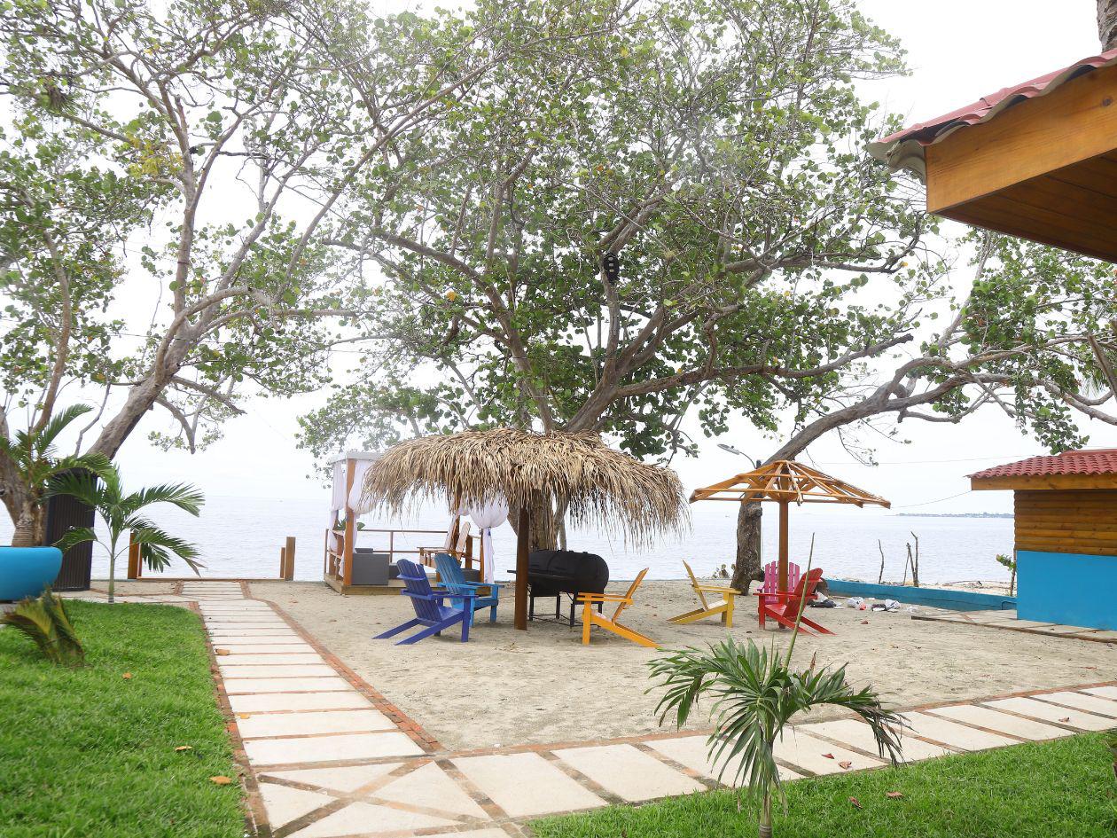 En casi toda la parte costera de Omoa hay construcciones o desarrollos turísticos nuevos. Muchos aceleraron la construcción para estar listas para el feriado morazánico que es esta semana.