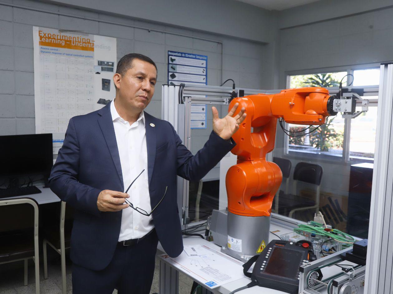 UTH actualiza laboratorios para potenciar la formación de sus alumnos