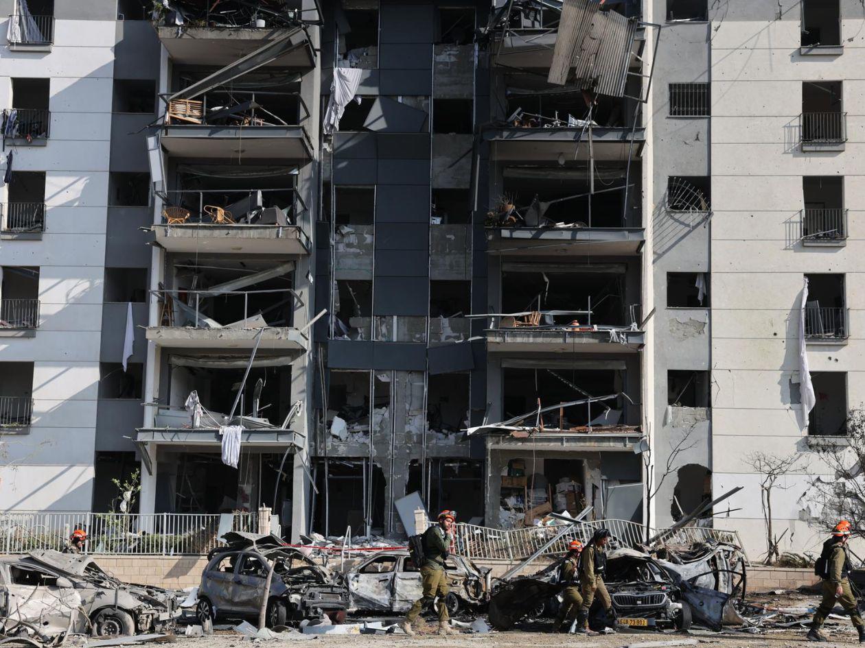 Misil iraní evade defensa de Israel e impacta en un edificio residencial