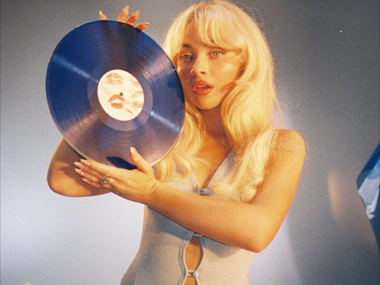 Sabrina Carpenter rompe moldes con Man’s Best Friend