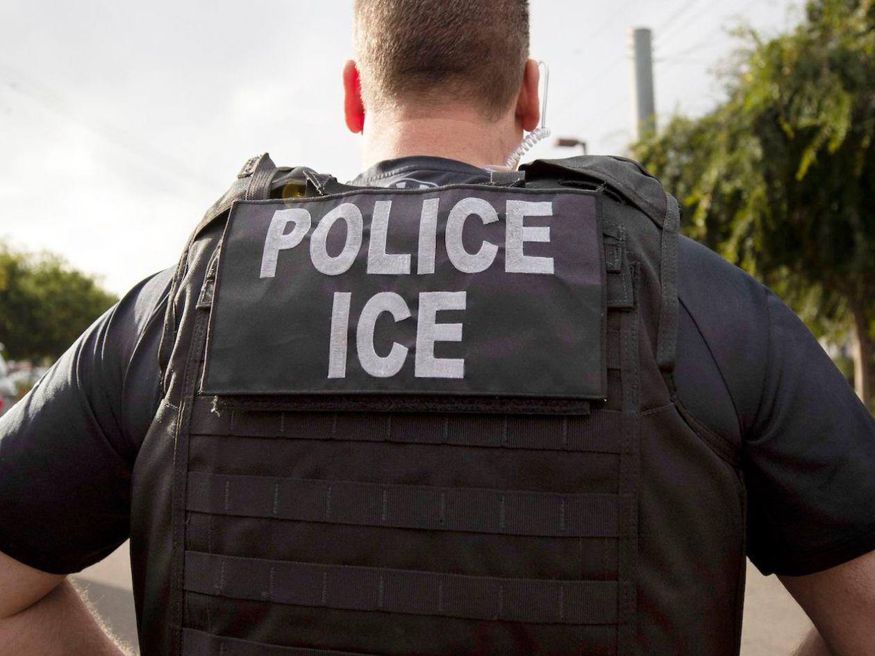 ICE presenta orden de detención contra camionero inmigrante acusado de la muerte de tres personas en EEUU